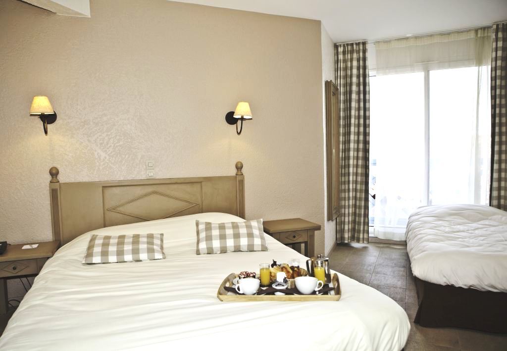 เบสท์เวสเทิร์น ปาราดู เมดิแตราเน Hotel โซเซ-เล-แป็ง ภายนอก รูปภาพ